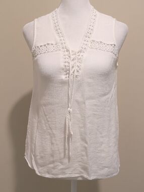 24Seven ToDaisy Lace-Trim White Boho V-Neck Tank with Lace Up Front